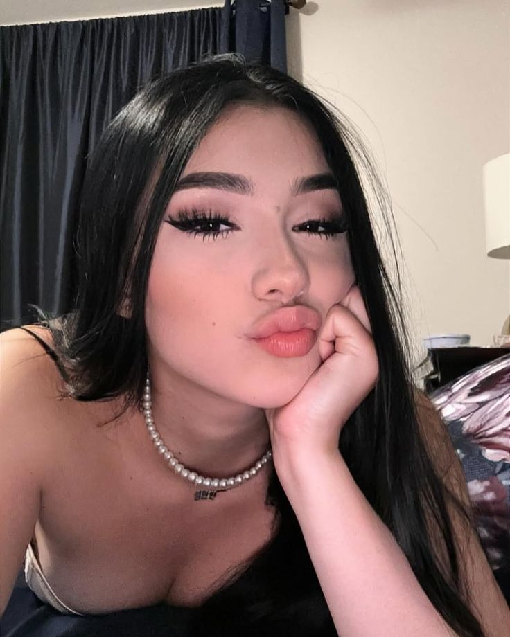 Latina Adalah Apa? Memahami Arti, Identitas, dan Budaya Secara Utuh